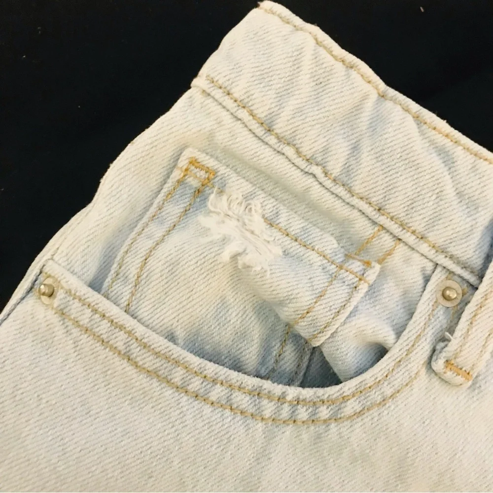 Old Navy High Rise Slouchy Straight Light Wash Distressed Jeans Girl’s size 12